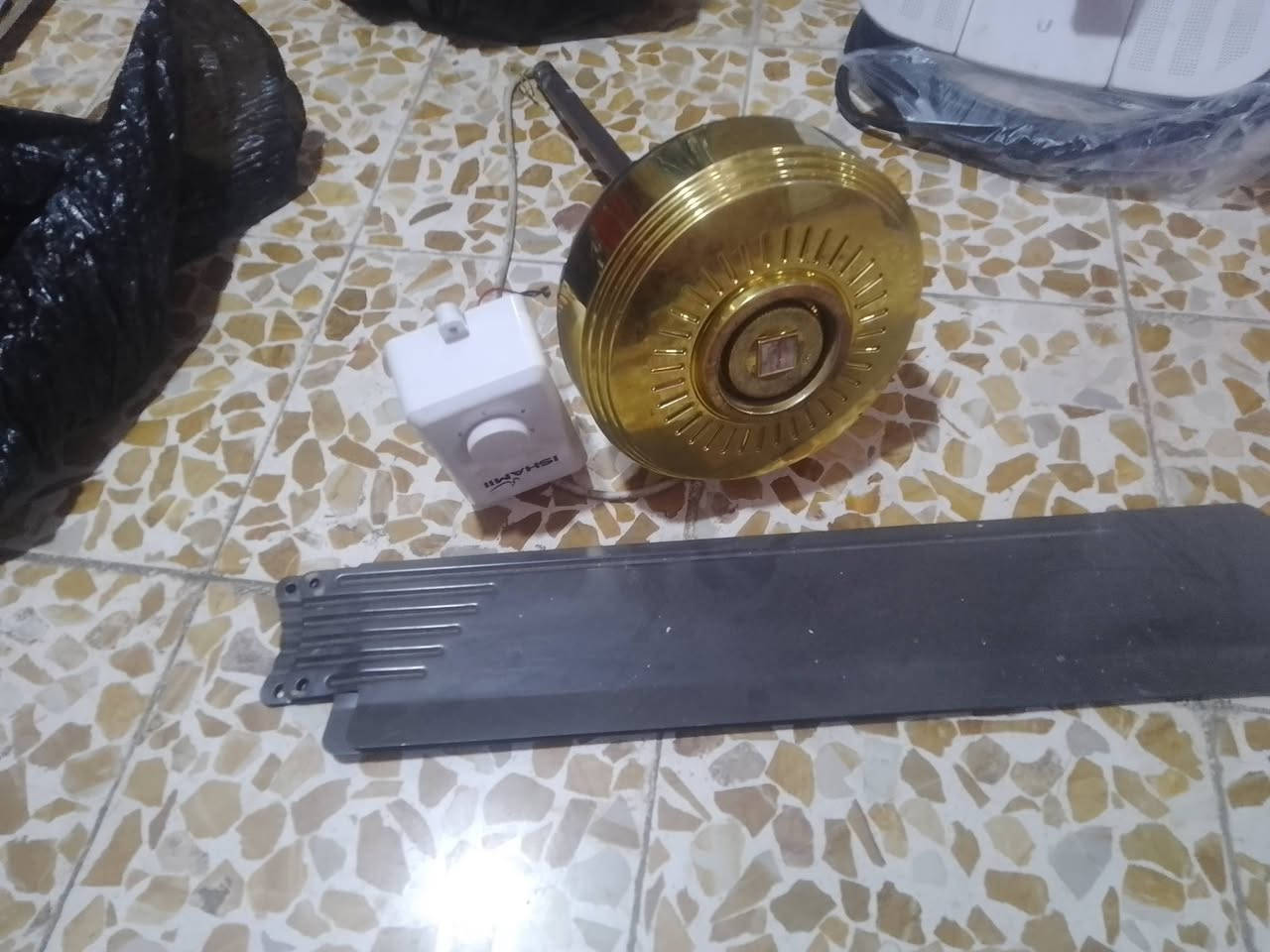 للبيع بانكة ماركة و قلااية ماركة وبرج نت معا واير ومحولة وراوتر كامل وكونفيرة


**إذا كنت صاحب هذا الإعلان وتريد حذفه لأي سبب، رجاءا أرسل رسالة إلى الدعم الفني**