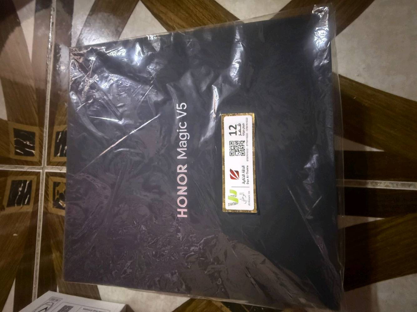 السلام عليكم جهاز هونر magic v5 قابل للطي جهاز رهيب شاشه ذاكره 512 لون ذهبي جديد ابحث عليه وشوف تفاصيله رايده ب 1600