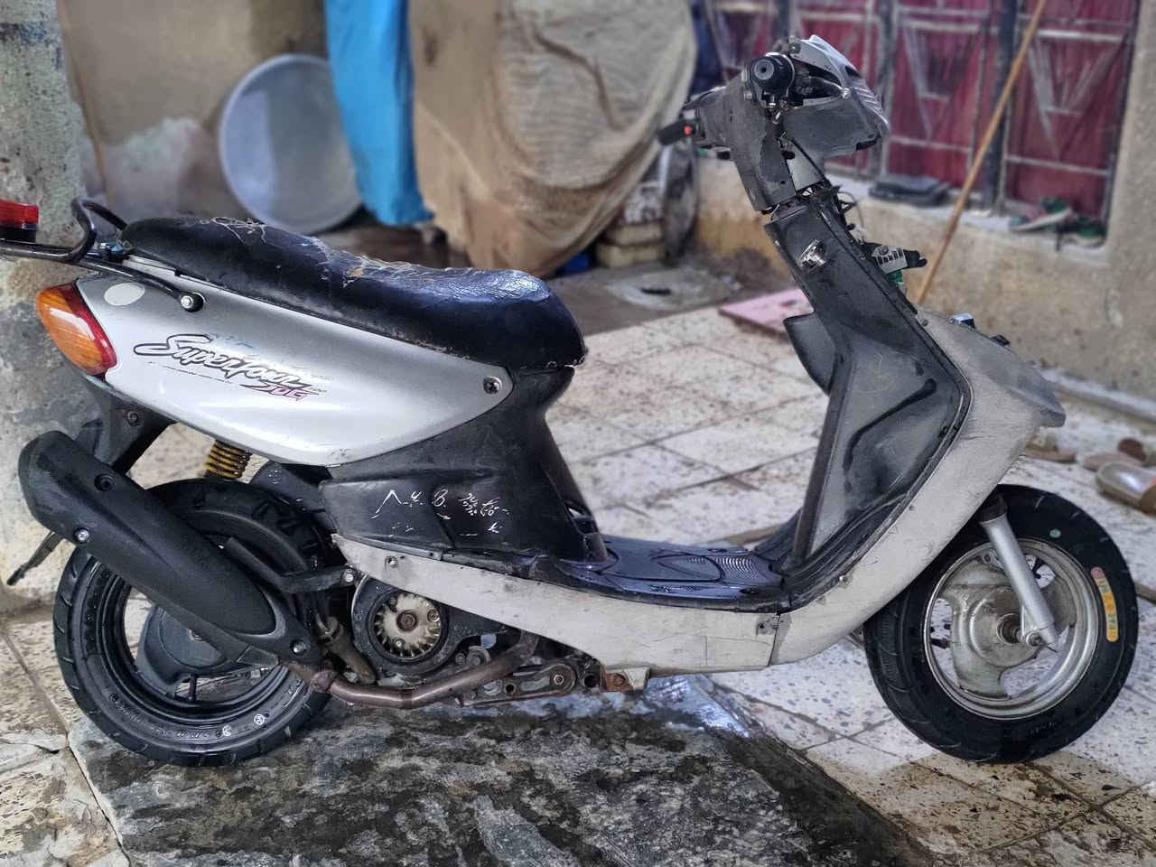 السلام عليكم شباب هاي الدراجه كدامكم للبيع الدراجه انتركت اشتريت دراجه غيرها وتركتها تعال كلب وشوف كدام عينك قيم بما يرضي لله واخذها رقم  فقط واتساب ***********
