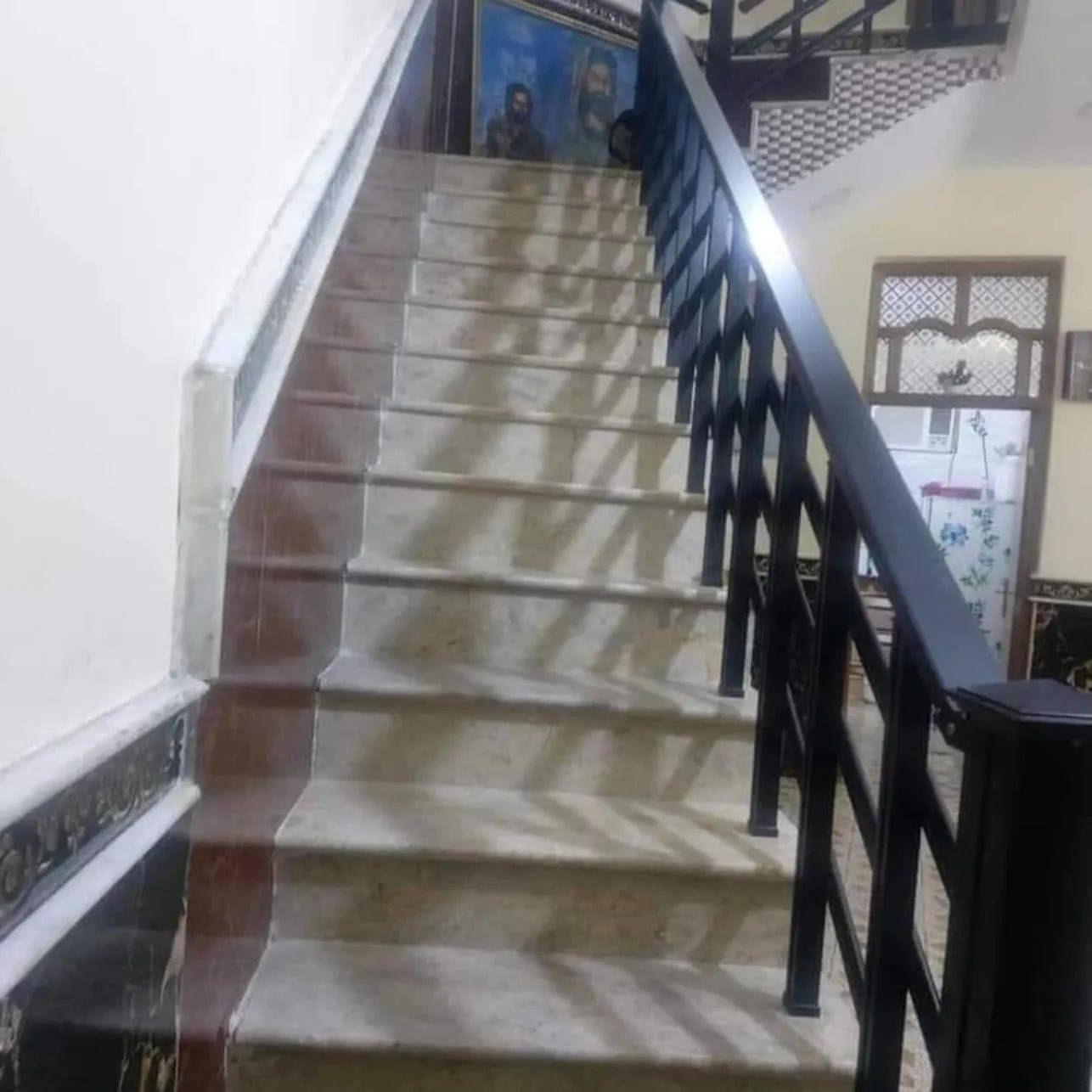 دار للبيع طابق ونص
 المساحه (( ١٦٥ )) متر بناء ( 2023 )جديد فول  
يحتوي على استقبال ومطبخ وصاله وغرفتين نوم 
وصحيات داخليه واخارجيه ومناور العنوان ميسان 
حي الفنانين على الشارع السايدين مقابل غسيل دجله 
📞 للاستفسار أكثر:     ***********
                          ملاحظه 
المكتب  مجاز حكومياً ادخل للحساب ناشر ابيوت اي بيت ايعجبك او قطعه  راسلني وتدلل
أعرض عقارك عندنا ودع لنا التسويق
عنـــوان المـكتــب ميسان  (مكتب عقارات الساعدي) 
الفرع الاول    حي  الجامعي         0770555343
حي الجامعي  ودور النفط.          ***********
 الفرع الثاني  البتيرة مقابل الف دار ***********
الفرع الثالث حي الصحفين والغدير***********
