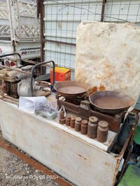 عندي هذني الغراض للبيع خنزيرة وجادر مال كيه وميزان هوة والعيارات وسماع...