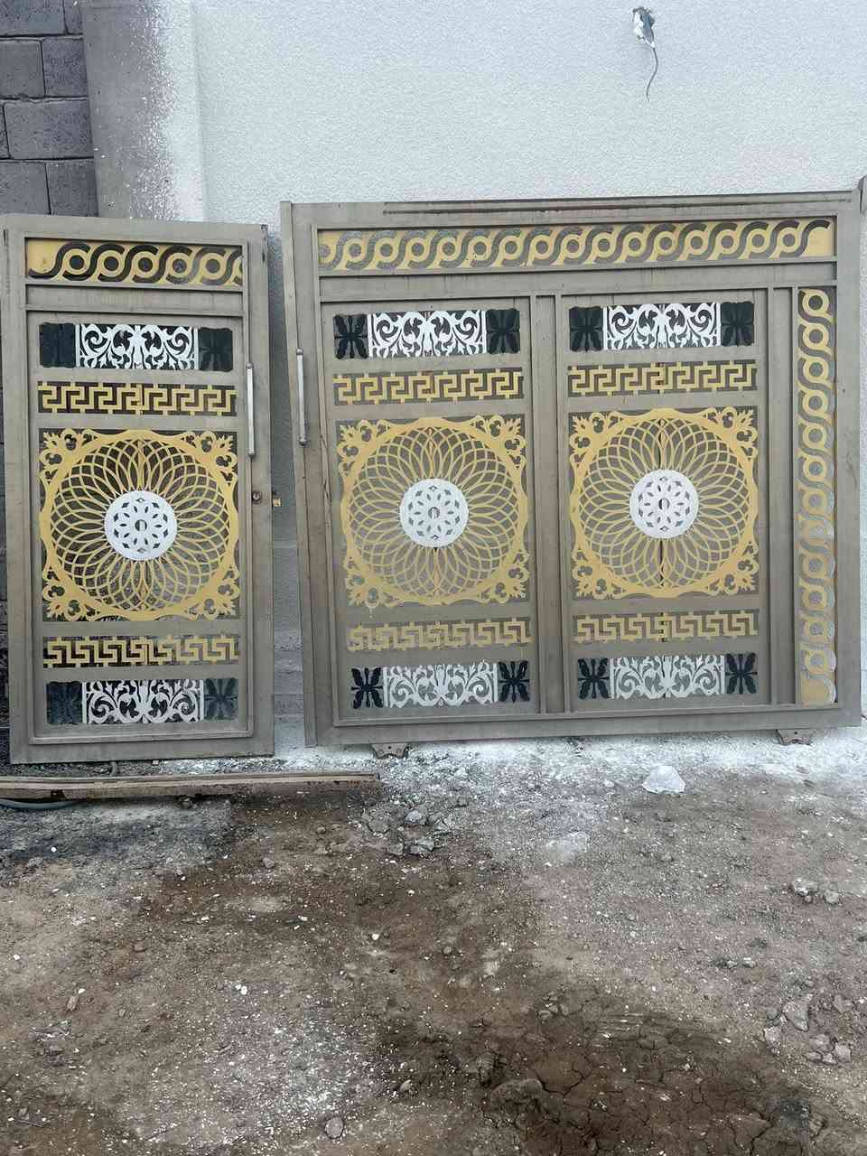 السلام عليكم باب رئيسي مليم ونص للبيع السعر 180. ***********
