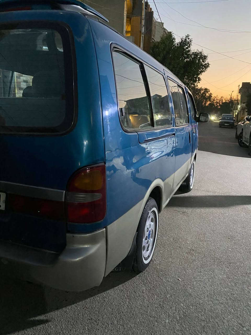 من رخصه لادمن سياره بريجو للبيع موديل 1996 مكينه خير من الله دواخل جديد حاويه شواصي بس اليمنه مصلح سياره نضيفه وخير من الله تخم تاير اخو الجديد السعر 70 وبيها مجال حك الجيه *********** المكان ديالى بعقوبه
