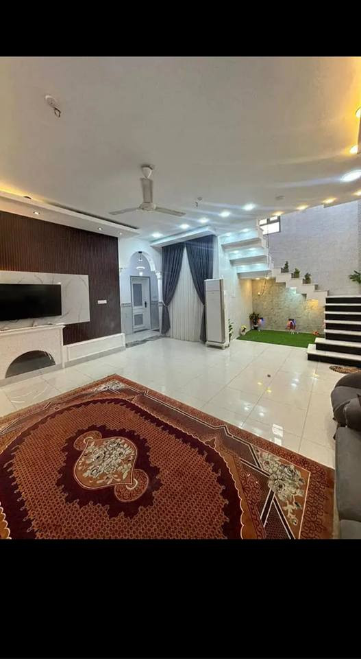 سلام عليكم
بيت للبيع طابو زراعي حق التصرف سند 25  المساحه 340 طابقين مساحة البنيان لكل طابق 280 متر الطابق الاول كامل فول مواصفات. غرف 2 وصاله وصحيات واستقبال ومطبخ حار وبارد ومنور 3 وصحيات خارجيه. وحديقه وكراج  والطابق الثاني غرف عدد 4 وصاله وصحيات ومخزن  ركن على شارعين المكان حي القصور قرب البانزين خانه على طريق بغداد شارع معرض رويال للسيرامي
الاستفسار 
*********** عمارة, ميسان
