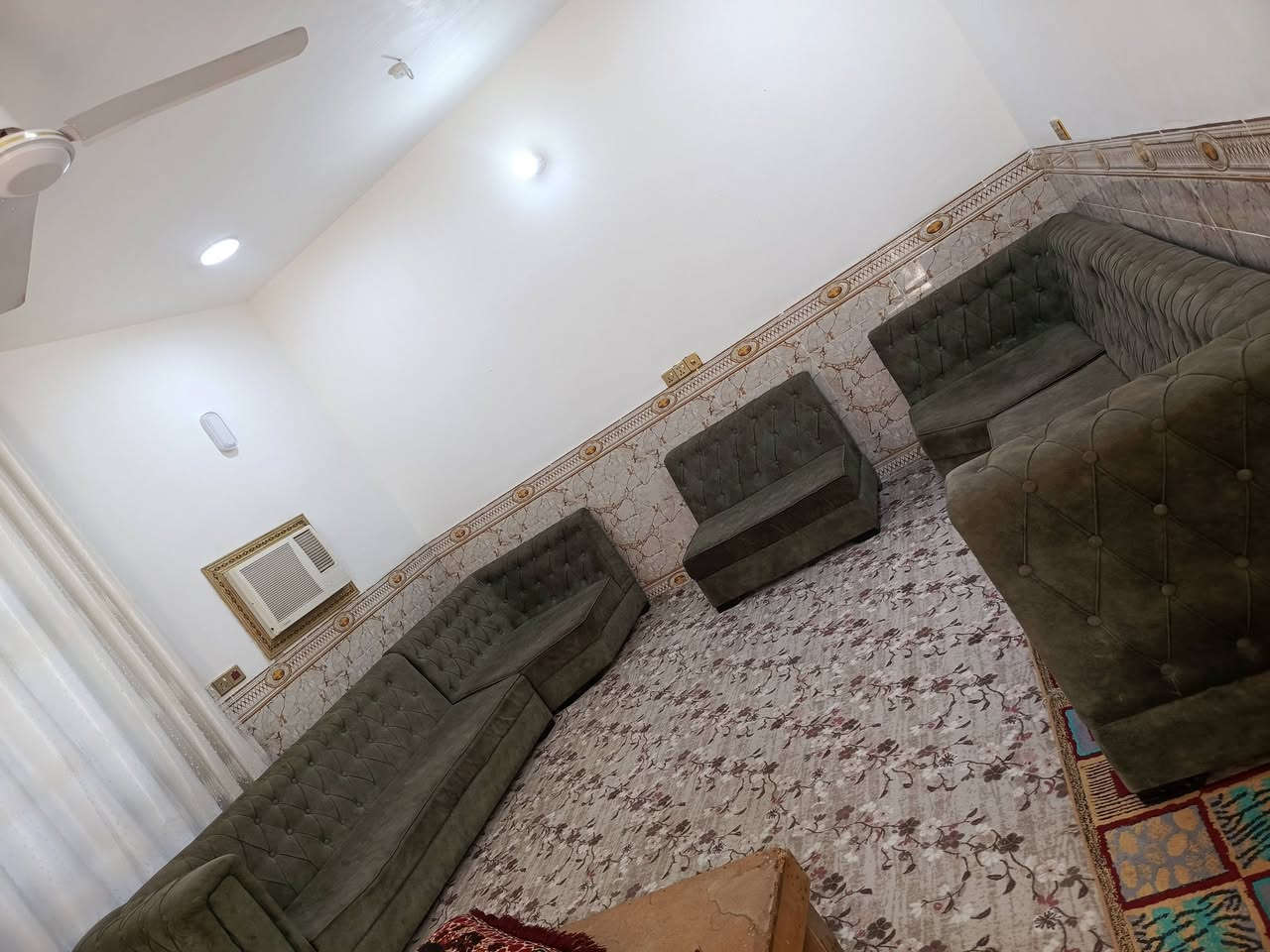 اغراض بيت للبيع مكاني حله ورديه خارج للاتصال ‏‪***********‬‏
