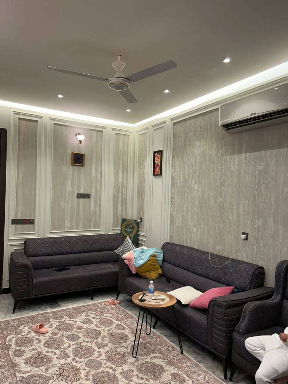 للبيع للبيع
فرصه استثماريه لا تعوض
وبسعر مناسب بناء ٢٠٢٥
بيت ٨٠ متر في منطقه الاساتذه الشارقه موقع مميز وهدوء بناء حديث متكون من ٤ غرف نوم وستقبال ومطبخ ومناور وحمامات ارضيته مرمر حالين بي مؤجر قبل شهرين ساكن بي مؤجر ٨٠٠ الف اليشتري ايريده بي مؤمر او فارغ للاستفسار
اتصل على الرقم *********** ويوجد واتساب
*********** ويوجد واتساب
مكتب الرافد للوساطة العقارية
