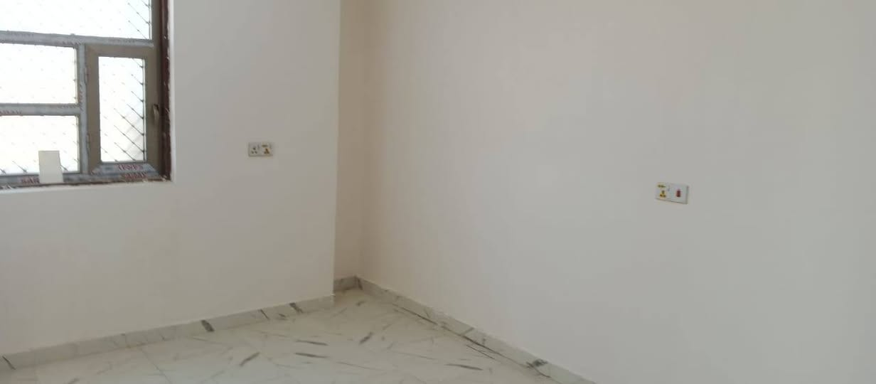 السلام عليكم ورحمة الله وبركاته
شقة للإيجار مساحه 100متر غرفتين وصاله كبيره ومطبخ وصحيات +سخان وتانكي مي.. ع الشارع الرئيسي مال علي الظاهر ***********
