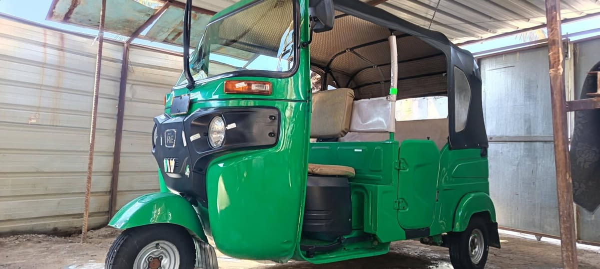 السلا م عليكم تكتك باجاج للبيع مكينه مكفوله التكتك مصلحه الدوس مالته سعره ب٩ وبيه مجال العنوان بغداد المحموديه ***********/ ***********
