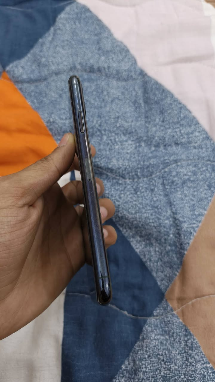 ايفون 11 برو ماكس ذاكرة 256 جهاز مامفتوح ولا مبدل بي شي بطاريه 75 البلاديه جهاز بي شخوط خفيفه ما مأثره وضايعه الضهر نضيف بدون ملحقات رايدة ب375 ومجال قليل العنوان الجزيرة شط العرب 
***********
