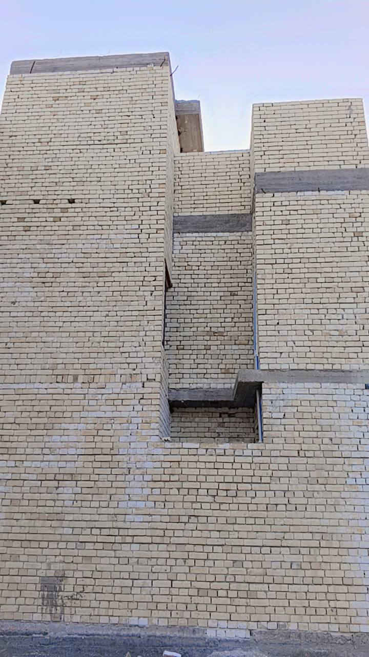 هيكل كامل 50م طابقين للبيع الشعلة الشارع الغربي نهاية الشارع الأخضر/طابو زراعي 25 /السعر 55 مليون وبيه مجال / للاتصال ***********
