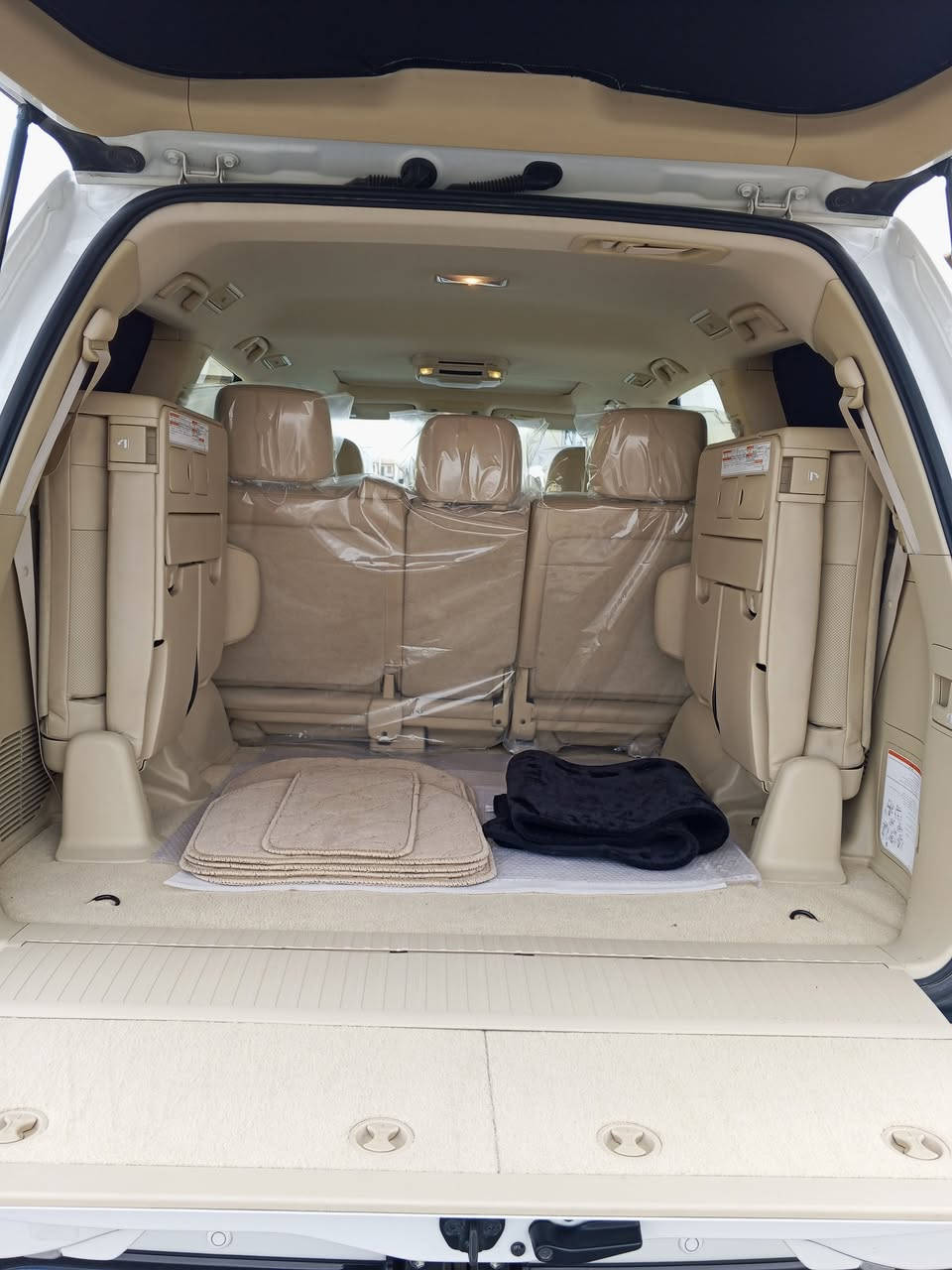 سلام عليكم 
لاندكروز موديل 2017 بريم أصل فوول 

رقم بغداد انكليزي سنوية جديده هزه جديدة 

سيارة مكفولة كفاله عامة كفاله باستثناء مكانين بارد بصط سونار مرفوق بل منشور ماشية 100 ألف حقيقي 

تخم تاير جديد دلوب جواها مسويلها صيانه عامة بشركة تبديل زيوت وفلاتر باتري جديد وكل أغراضها موجودة وياهة البصمة ثانية كتلاوكات شركة كاعيات شركة كلهن وياه 

محرك 6 سلندر 4000 

سيارة فووول موصفات بريم أصل 

السعر 480 وبيها مجال بصيط حك الجية 
مكاني بغداد الكرخ إلي عندة ستفسار يتصل 👇 

*********** بشار العبيدي 

*********** بشار العبيدي
