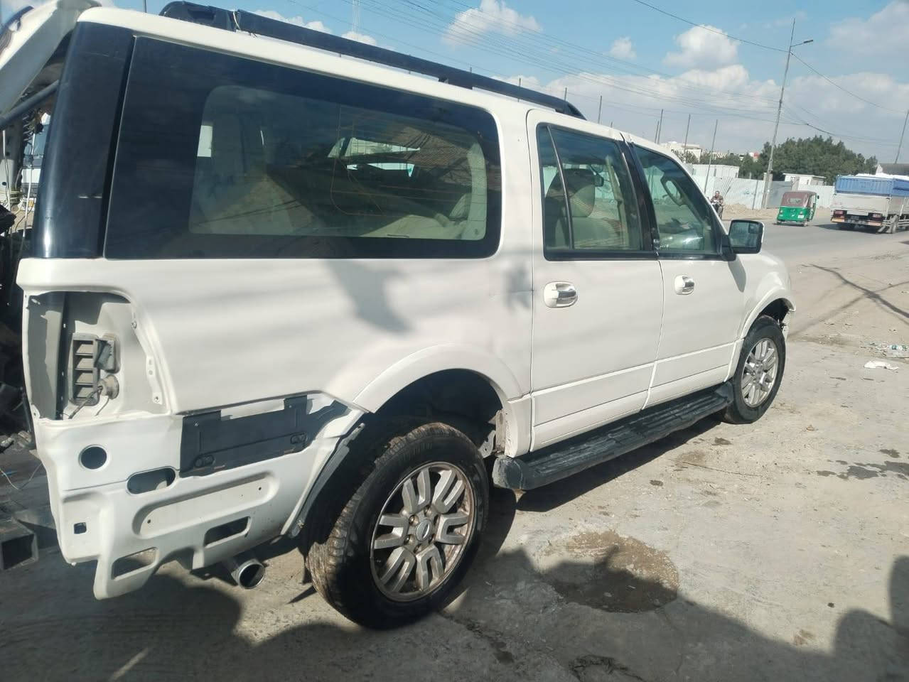 السلام عليكم فورد اكبديشن
2011  رقم بغداد أجرة
كير ومحرك لوك جديد
والضربة موضحه بالفديو
العنوان بغداد حي المعلمين
السعر53
للاستفسار الاتصال ع الرقم
***********
***********
