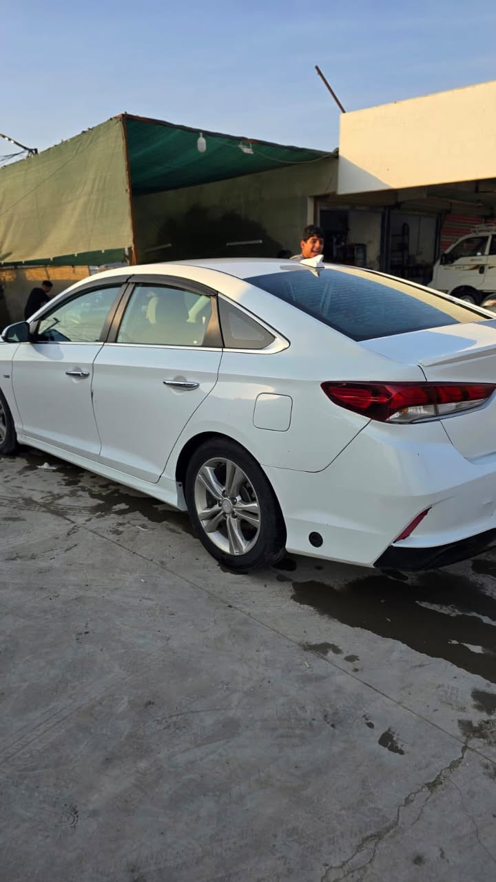 سلام عليكم سوناتا موديل 2018 وارد امريكي بيها تكشير بل كشر وبيها صبغ فقط بيها منظومة غاز سيارة جاهزه مناقصها شي صور سورنار مرفقة معه صور رقم بغداد انكليزي جديد مكانها بغداد سعر 120 بيها مجال للشراي ***********
