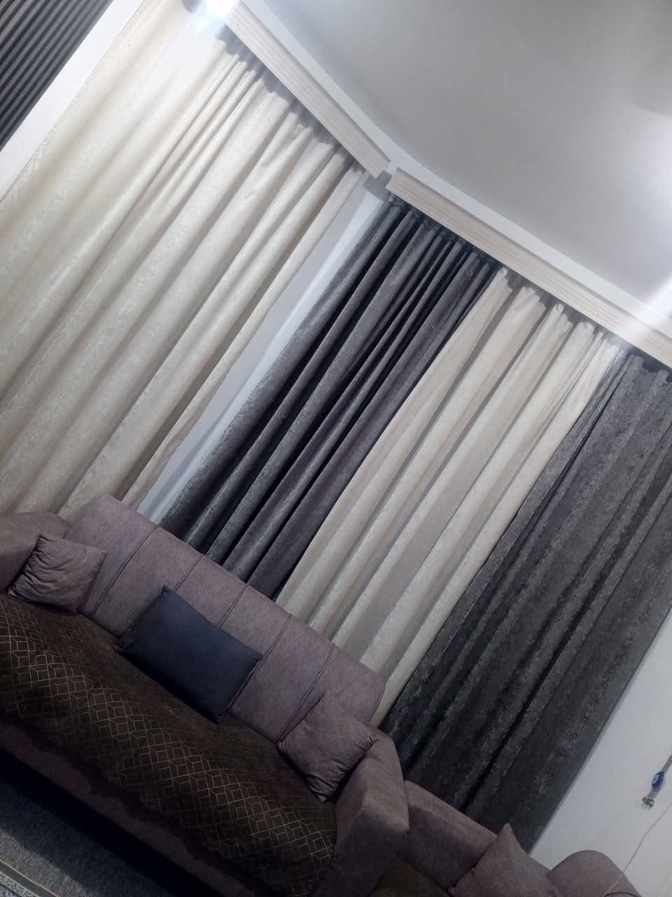 سلام عليكم برده قماش شامو 
طول 3 
العرض 9 
السعر 60وبيها مجال


**إذا كنت صاحب هذا الإعلان وتريد حذفه لأي سبب، رجاءا أرسل رسالة إلى الدعم الفني**