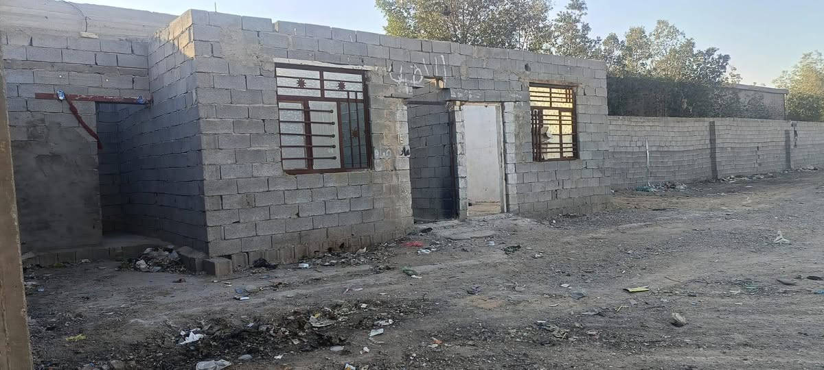 سلام عليكم كراج مساحته دونم يحتوي على غرفتين وصحيات للايجار المكان العماري شارع  قريب ميزانه وبلص سيد خضير للاستفسار ***********
