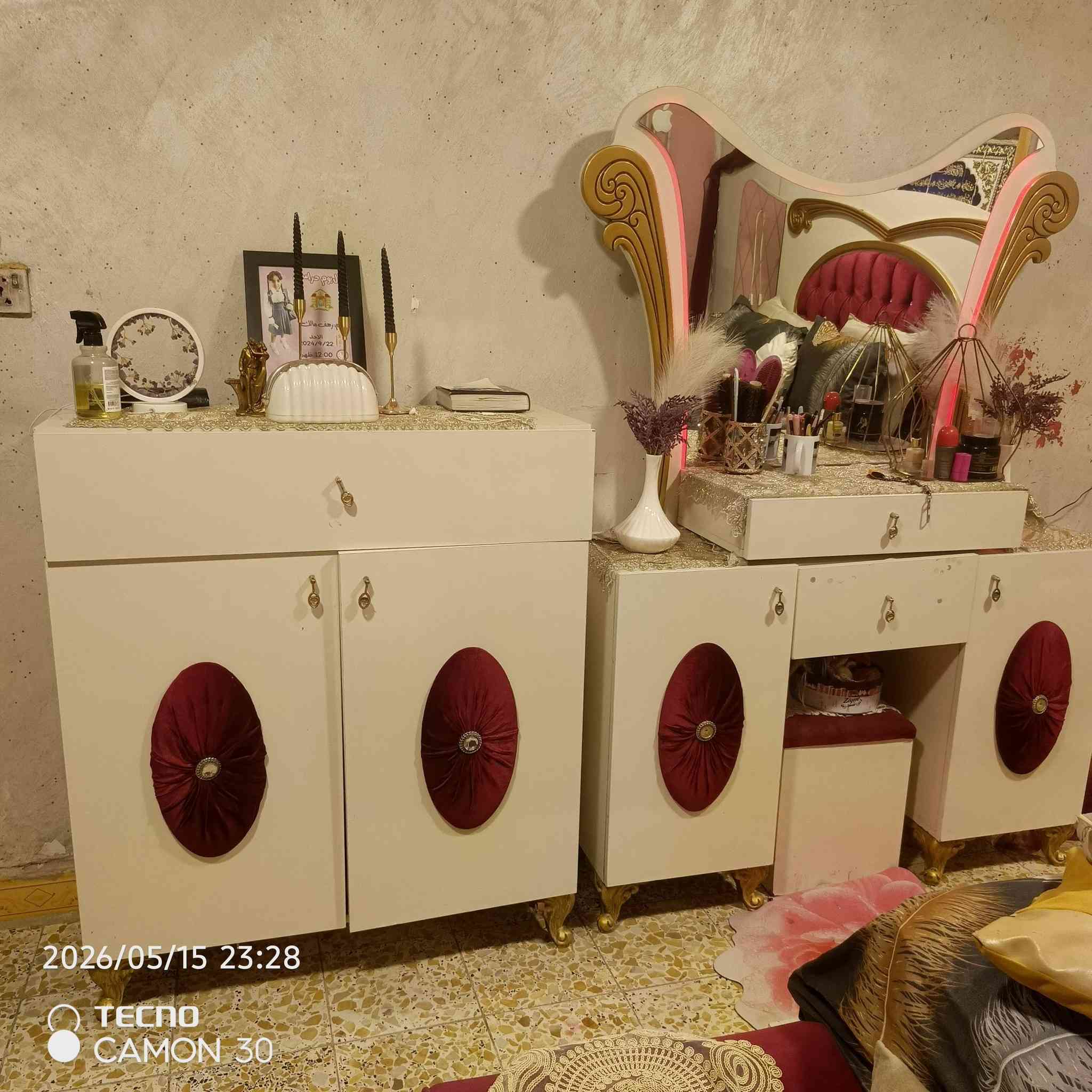 *********** غرفه لبيع تركي زمرد 10قطع مستخدمه 8اشهور فقط مكاني بغداد سعره 950قفل
