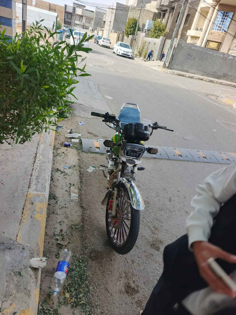 دراجة للبيع ايراني منفيس بدون كلشي
موديل 21 محدثه 25 مكانها فلوجه 
سعرها 600وبيه مجال تجي تفحص وشوف
كدام عينك رقمي ***********
