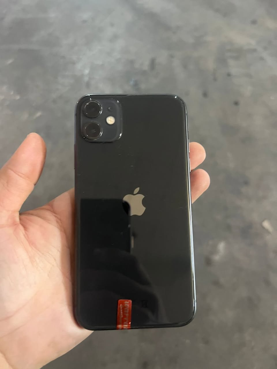 أيفون 11عادي للبيع السعر 350 وبي مجال مكان  كربلاء الحر حي العسكري ***********
