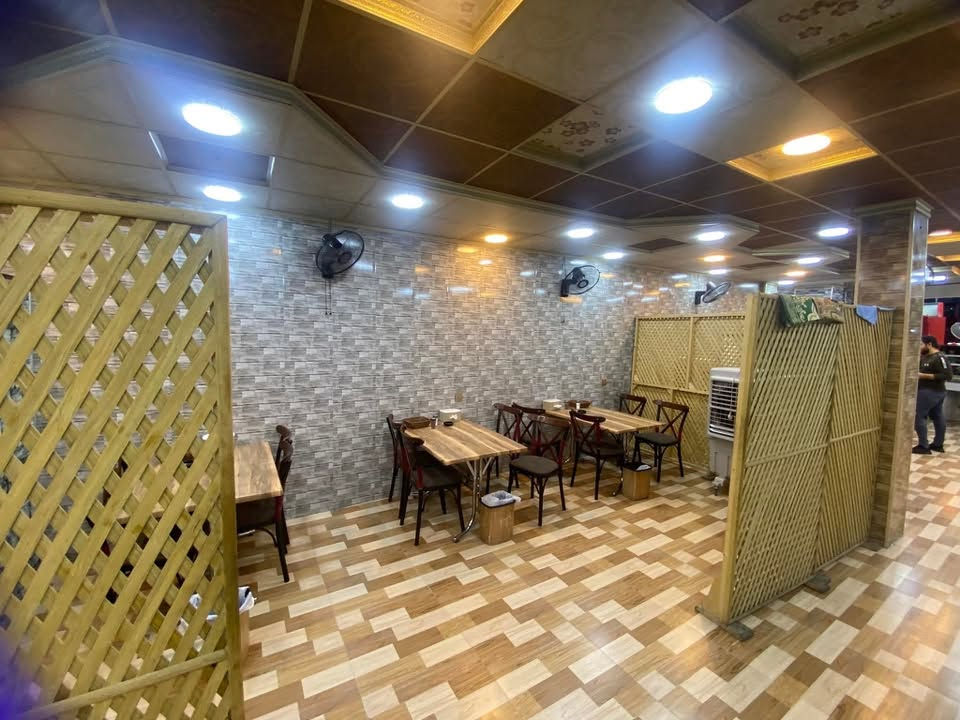السلام عليكم .غراض مطعم جديد نضافة 100‎%‎ 
ميز كراسي حلاجه لحم براد لحم وكباب طابقين + شواي دجاج وغراض اضافية 

التواصل ***********
