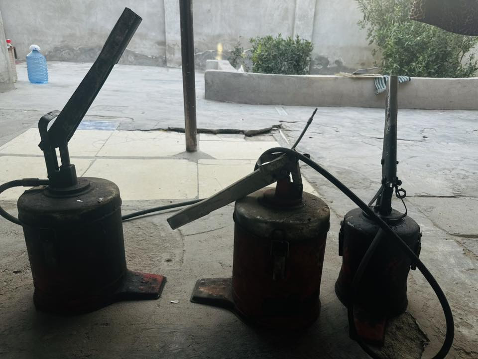 سلام عليكم اخوان هذني غراض كلهن للبيع تاروسه مال هوه شغاله كامله ماطور مي دفع قوي واكف عقل بي ودكات تشحيم دهن وغراض بنجر كلهن للبيع بيع مستعجل كلهن 300الف وما بيهن مجال قفل قفل قفل ***********
