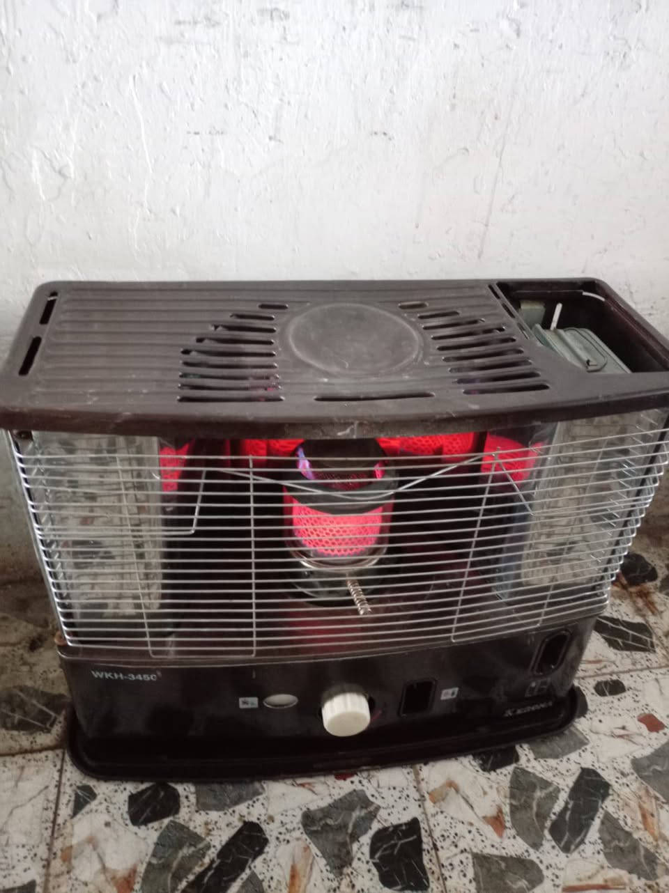 طباخ للبيع نظيف. جديد استعمال قليل الاصلي. للبيع فرنه 
شغال فوك وجوة. علفحص
صوبة جديدة علفحص الفتيلة الاصلية. شغالة واظحه بصور


**إذا كنت صاحب هذا الإعلان وتريد حذفه لأي سبب، رجاءا أرسل رسالة إلى الدعم الفني**