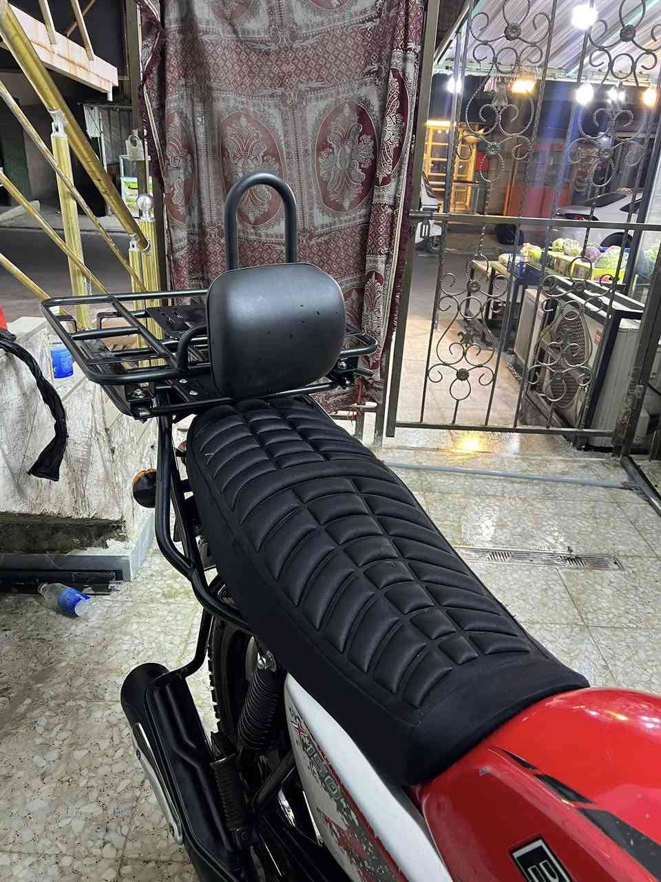 سلام عليكم شباب بوكسر مديل ٢٣ طالعه ب٢٤ دراجه كفاله عامه ربع مذب عليه بيه تجوه وسيبايه اصليه وبيه زنون وطفايه وقواعد مال تلفونات وجهاز دبل إشاره دراجه مال جناي ممشتغله دلفري بعده بلمعت الشركه وسعره مقارنه بل سوك مناسب عله نضافته تفيد الجناي والي عله باب الله والبياع شراي 
ماشيه ٢٦ مكاني شارع حيفا اتصل وتعرف السعر وكلشي كاتبلك 
*********** ودراجه رقم بغداد وباسمي تحويل ثاني يوم
