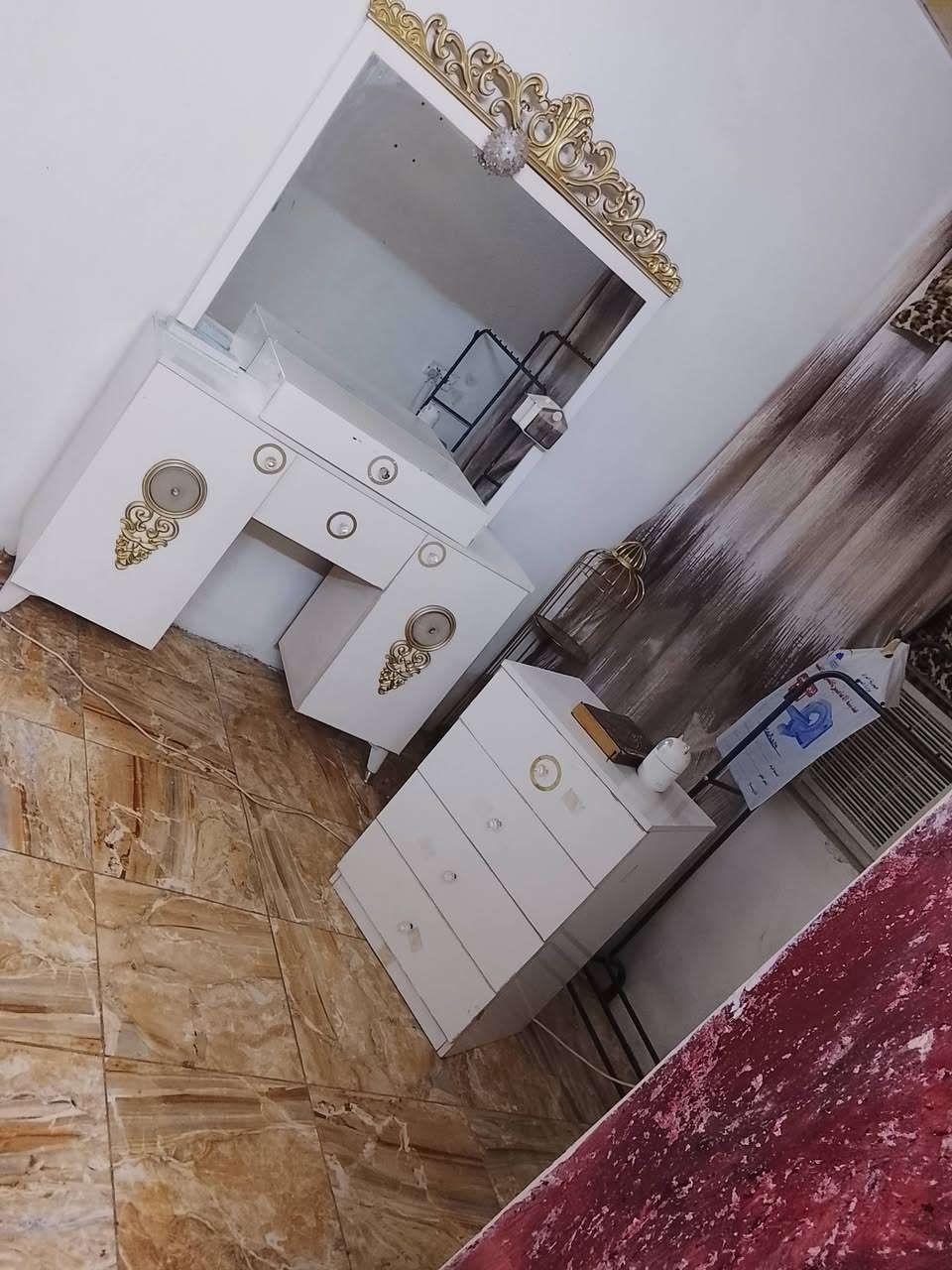 البيع مستعجل لن مكاني زغير
***********
