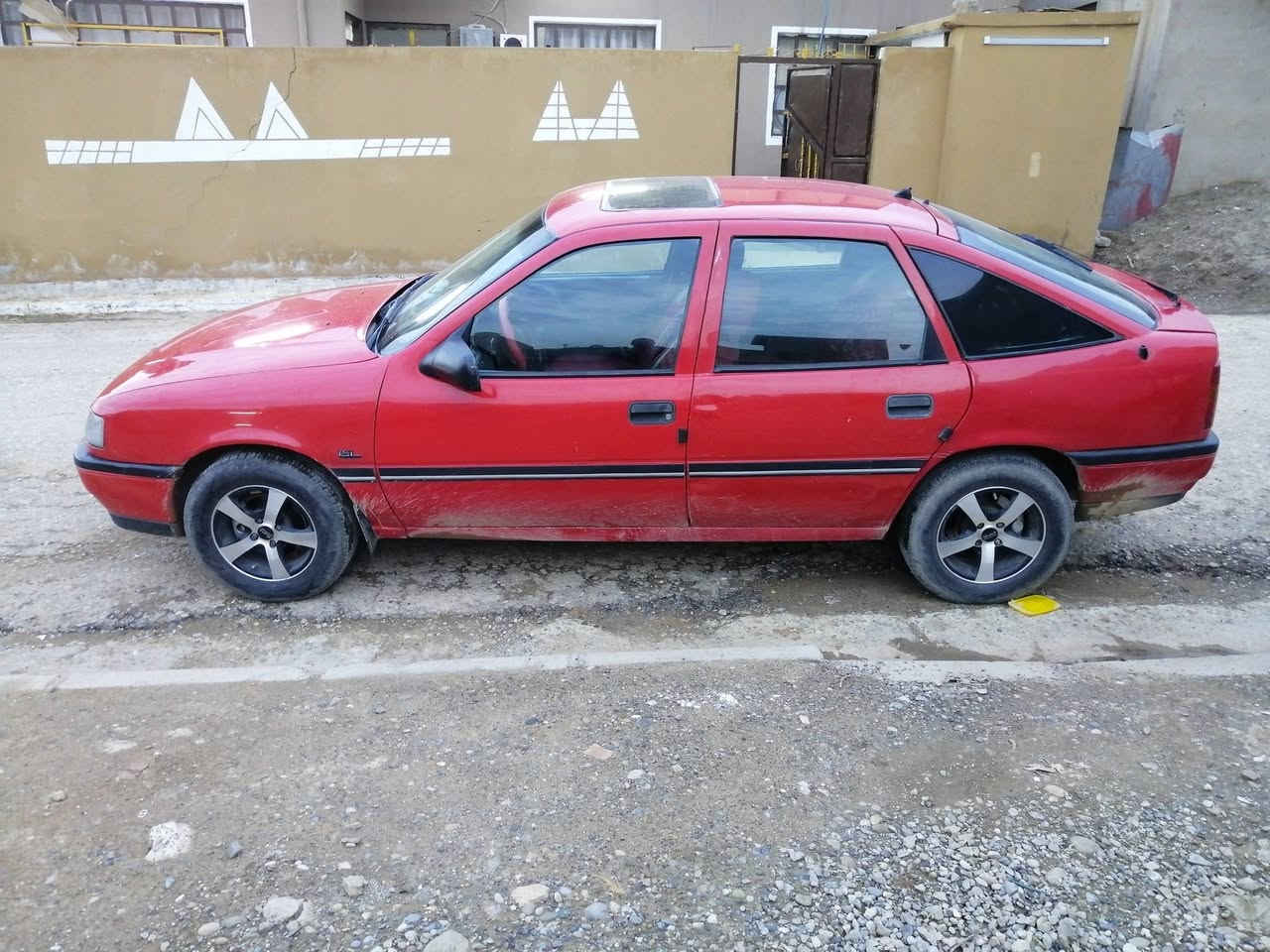 سلام عليكم يوجد اوبل فكترا للبيع حجم 20سياره نضيف صبغ فقط دوسه ودواير محرك فقط صرف كير شرط كابون بيهاا سنويه لل 28 شرط التحويل السعر 35 ويرهم مرواس وياا فكترا رقم الهاتف /***********
