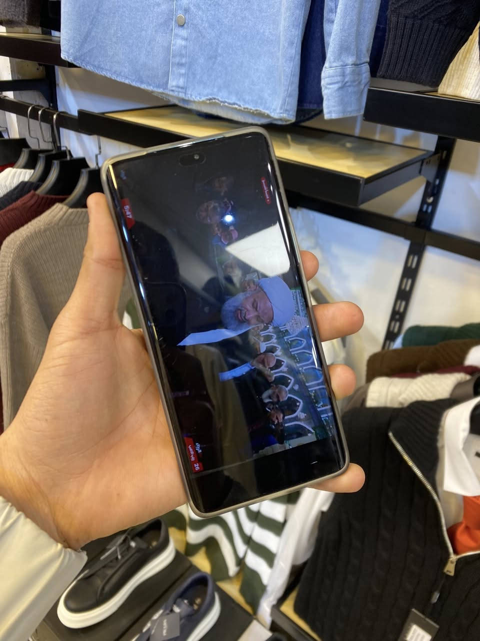 HONOR X 9 c
جهاز نضافته ١٠٠/١٠٠
مستخدم سبوع واحد طگ كارتون 
ملحقاته كامله وجديده
ذاكره ٢٥٦ لعشوائيه ١٢ مو ٨ 
السعر ٣١٥ الف 
العنوان بغداد الجديدة
رقم الهاتف : ***********
