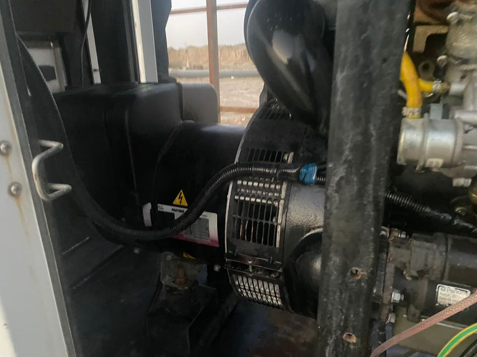 السلام عليكم مولده بيركنز كاتم مولد حيل نظيفه ومامفتوحه بلاديه شغاله لاتبخير ولا تنقيص المولد جاهزه سبب البيع شدينا طاقة شمسية للمجمع ومانحتاجها العنوان الناصرية رقم ***********
