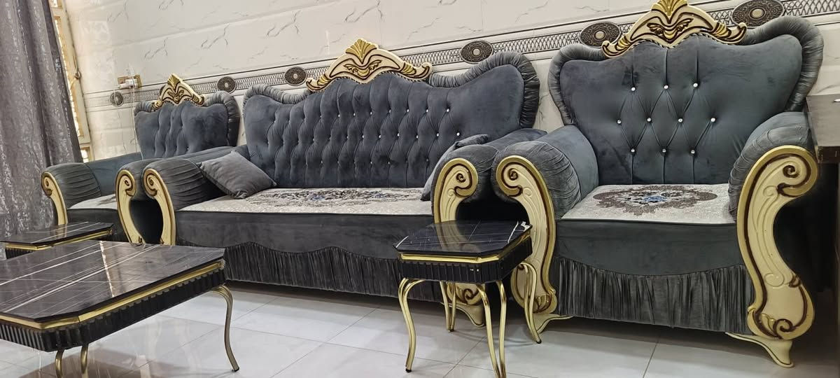 تخم للبيع النضافه مثل ما موضح بالصور استخدام قليل 5 قطع   يعني 10 مقاعد مع طبلات السعر 600 وبية مجال قليل ***********
