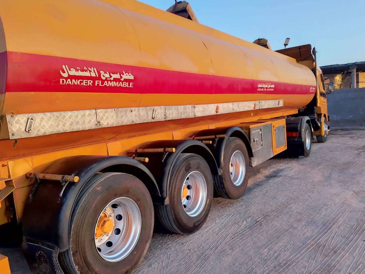 سلام عليكم... سكانيا 113مديل 1996 گير 4×4 صهريچ سحال مكينه فول نظافه سياره مفعله GPS مع شهاده تكييل.. رقم بصره.. تخم تاير  .. المكان بصرة قضاء الدير الاستفسار ‏‪***********‬‏
