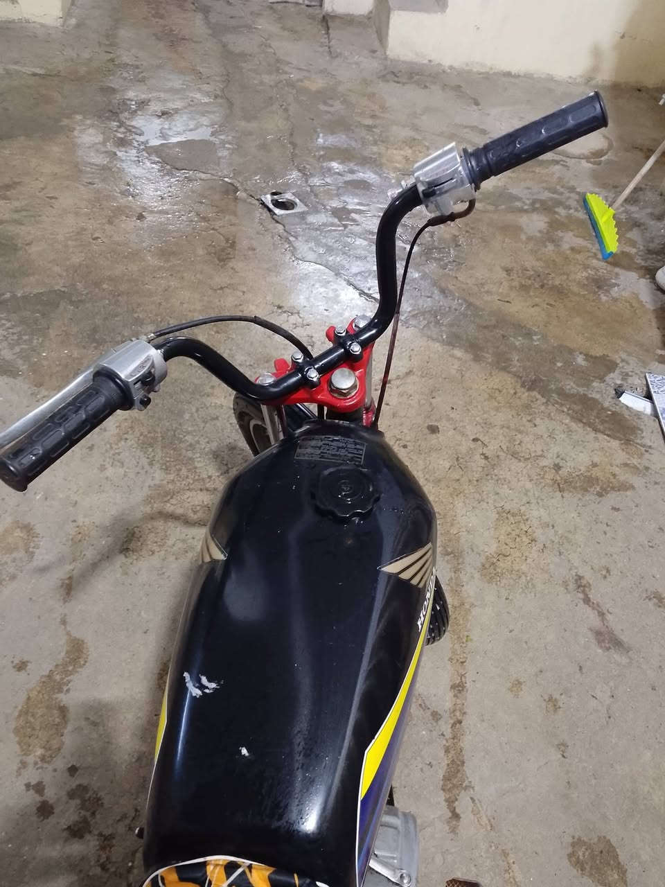 السلام عليكم دراجه للبيع كلش نظيفه مكينه ما بيها نقطه صوت السعر 225 وبيها مجال اغراضا تحريك معدل فول اغراض كلها نظيفه*********** مكاني الموصل
