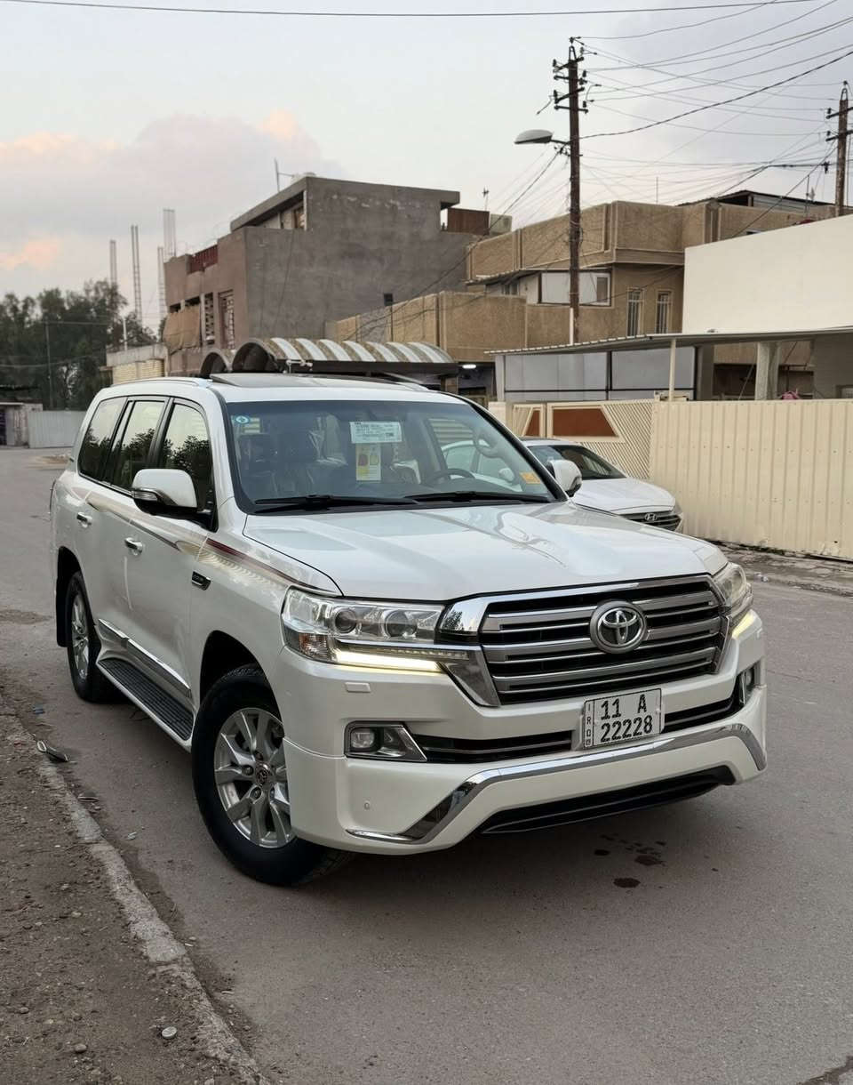 السلام عليكم 

للبيع لاندكروز 6 سلندر فول مواصفات موديل 2017 رقم بغداد  مميز بسمي  ماشيه 55 حقيقي ترايها زيرو وماتصرف عليها الف جاهزه من كلشي  مكفوله كفاله عامه السيارة جديدة بمعنى الكلمة 

الشراي يتصل ويدلل واذا مراوس عادي اراوس حسب القناعه 

مكان بغدادالجديدة حي المعلمين 

‭٠٧٨٦ ٨٤٧ ٤٧٣٦‬
