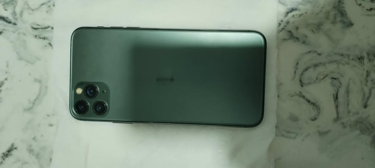 سلام عليكم جهاز للبيع أيفون ١١Bro maxجهاز نضيف مبدل شاشه مال تفصيخ شرط وشاشه وكعت من إيدي وصار بي هذه السواد وأبد ما مئثر عل لمس ذاكره ٦٤بطاريه ٧٨ جهاز دبل سيمكارت وكاميرات خلفي مايشتغل 
مكاني كركوك القادسيه ٢شارع أبو وليد 
سعر ١٥٥وبي مجال للطيبين
رقمي/***********
