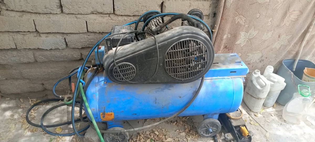 السلام عليكم كمبريسر هواء  للبيع  200 لتر جديد مستعمل 3 اشهر  مع صوندات 2 السعر 450
*********** مكاني سوق الشيوخ
