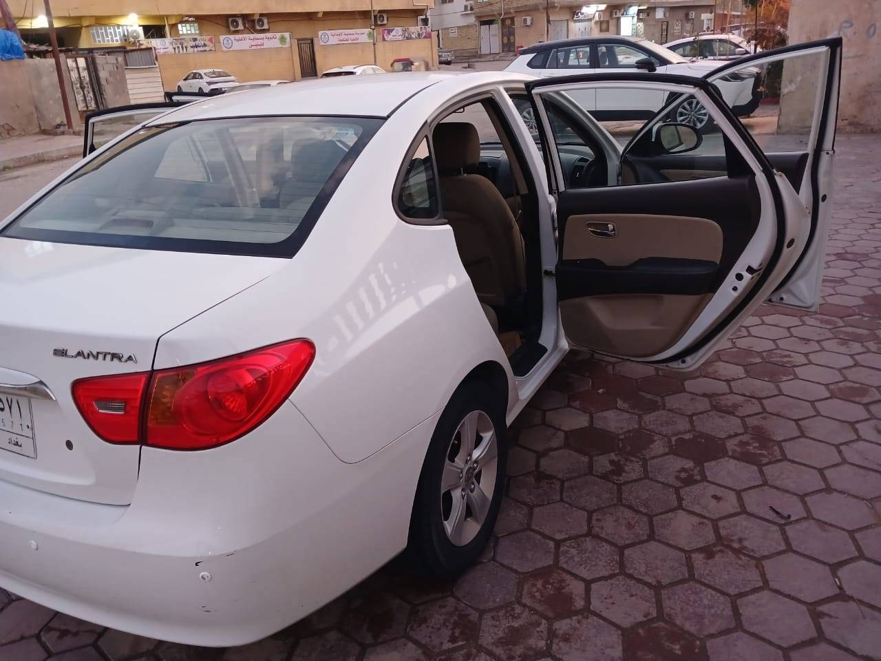 السلام وعليكم
الانترا مديل 2010
خليجيه السياره مكفوله من الصبغ الضربه 
مكينته 1600 
الكير المكينه مكفولات 
استخدام شخصي السياره مامتعوبه  على ايد وحده 
 السعر 120 بيه مجال بسيط 
رقم صاحب السياره 
***********
