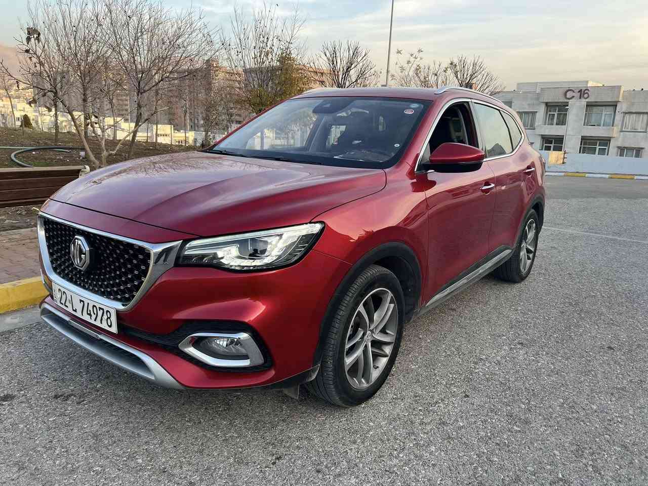 سلام عليكم 
Mg hs 2022 trophy
1500تربو
السيارة فول مواصفات اعلى فئة ماشية بس 7000 كيلو 
السيارة ضمان الشركة 6سنوات لان مشتريها هاي السنة 
السيارة فقط القمارة محولبة من الشركة
السعر $145 
التواصل فقط على الواتساب ***********
