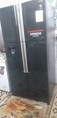 ثلاجة هيتاشي • نضيفه • حالة جديدة