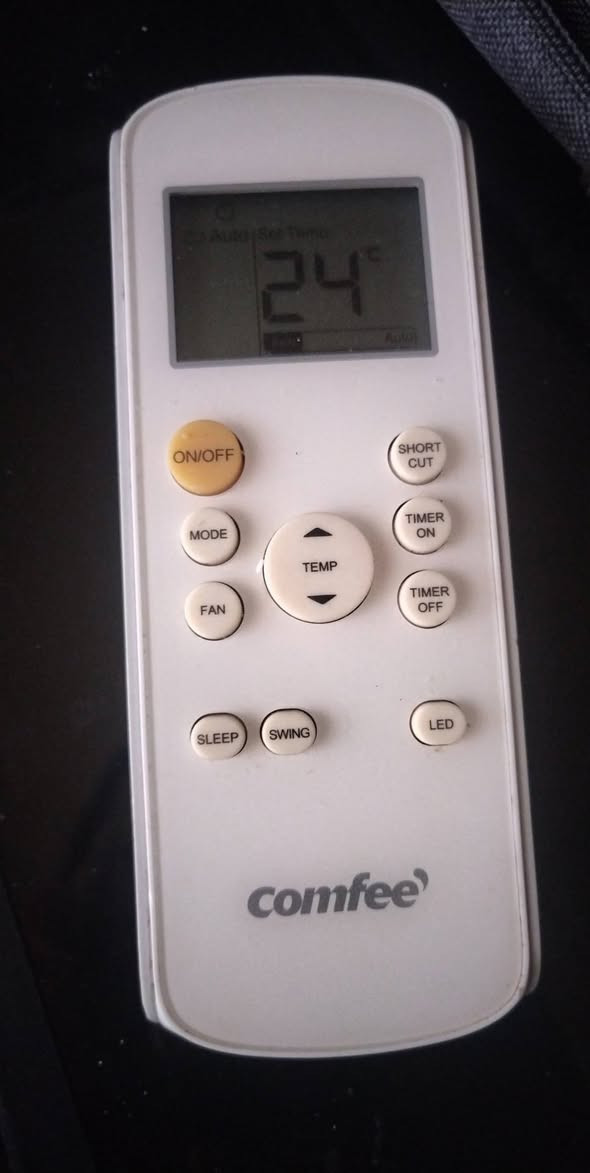 للبيع
سبلت صغير متنقل قياس ٧٠ × ٤٠ 

حجم ٩٠٠٠ btu تقريبا طن
يكفي غرفة ١٦ م
غاز R290 افضل نوع غاز
ريموت كنترول
الماني
يسحب بحدود ٤ امبير على اقصئ قوة

بيه خرطوم لاخراج الهوا الحار

السعر 195 الف
مكاني بغداد بسمابة


**إذا كنت صاحب هذا الإعلان وتريد حذفه لأي سبب، رجاءا أرسل رسالة إلى الدعم الفني**