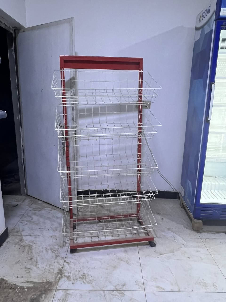 السلام عليكم
اغراض محل للبيع
رفوف عدد 71 ايراني الثقيل عمق 25 
عارضه ايكور التركي الاصلي 
سلات جبس عدد 2
مكاني البصرة معمل الورق
*********** بي واتساب وغير متواجد على الفيس
