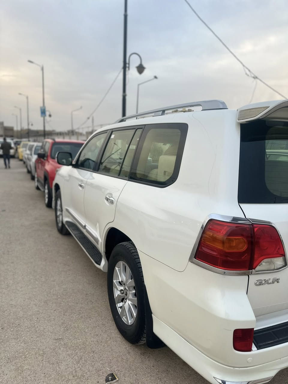 السلام عليكم
لاندكروز 2012
بريم فول موصفات 
ام طفايه 
كشنات لونين جلد 
فتحه سقف 
7راكب 
حساس امامي خلقي 
كأمره خلفيه 
صدر جديد 
ويل كب مال 17 تخم تاير جديد 
مكفوله كفاله عامه بيها فقط باب خلف سايق كلير 
ماشيه 200 حقيقي
بسمي المكان كوت واسط مركز المدينه 
سعر 330 وبيها مجال قليل 
***********
