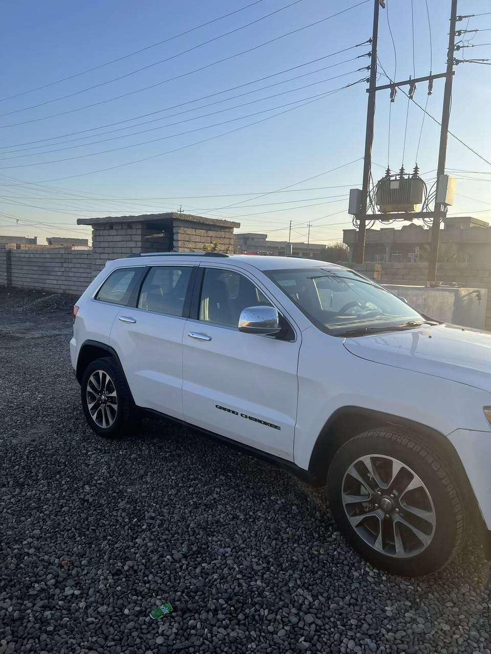 السلام عليكم
جيب أمريكي  

لاريدو 

موديل 2018 

تبريد قطعتين

لايتات زنون

مكينه 6 سلندر 3600 

 داخل لون اسود 

حساس امامي خلفي

توقف ذاتي خلفي

شاشة وكامرة 

حادثها جاملق وربع البونيد من جهت الجاملق

اشارة بالمراية
ماشيه ٨٦
تحويل ثاني يوم

السيارة كلش حلوة وجاهزة مابيها نقص

السعر 235بي مجال

مكاني صلاح الدين الشرقاط ***********
