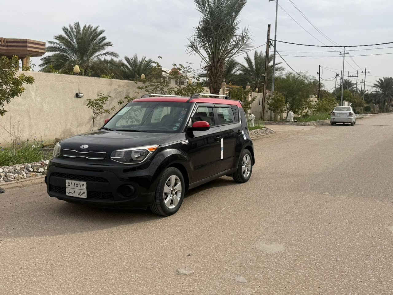 السلام عليكم من رخصة الادمن عندي كيا صول موديل 2017 وارد امريكي حادثها كما موظح بالجاملغ الامامي بدون فتح بدون صبغ بدون ايرباك ماشية 82الف حقيقي محرك 1600 بشرط مامفتوح بي برغي شرط وبيها هنا بالعراق فقط شبر بحافة الجنطه طخه بسيطه رايدها ب97 مكان السياره بالحله رقمي *********** اخوان اقره المنشور زين واتصل كاتب كل تفاصيل السياره والي ميعجبه السعر او السياره يعبرها بكلام طيب واسف على الاطاله
