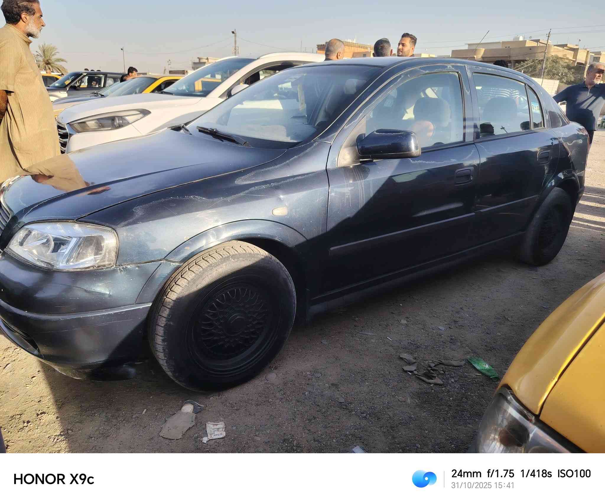 السلام عليكم
اوبل استرا 2002 بلاديه
السياره خير من الله بس التبريد يرداله كمبريسر
بأسمي رقم جديد بغداد مشروع وطني هزه جديده
رايدها ب 45 وبيها مجال بسيط مكاني بغداد الدورة
للاتصال ***********
