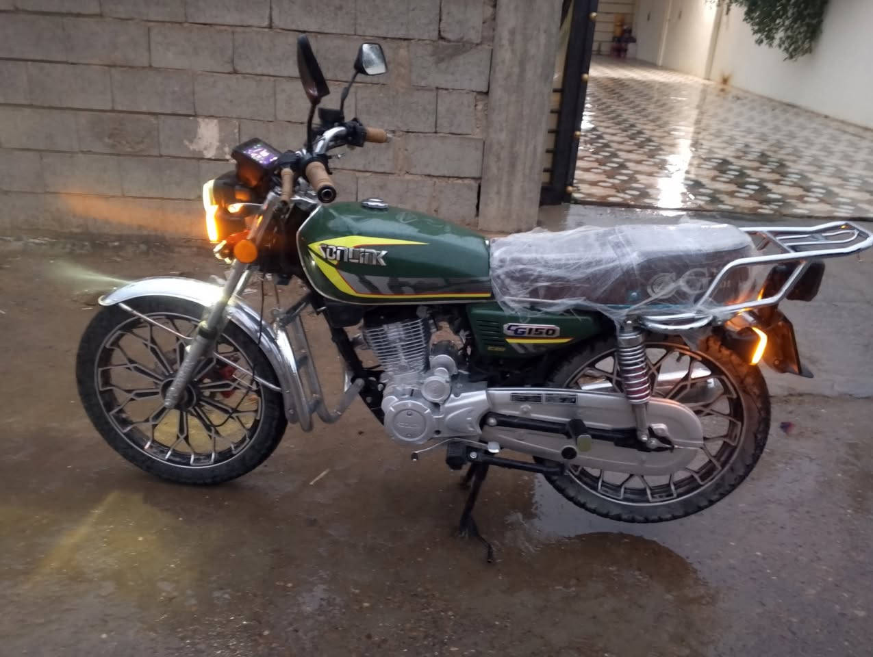 سلام عليكم اخوان دراجه ايراني نوعيه سولنك موديل 24 نضافه انضف من الصوره تجي تشوف بعينك بعدهي عله وضع شركه بيه منفيس  سعر 850وبيه مجال قليل مكاني رمادي ابوطيبان /متواجد بكل وقت /***********
