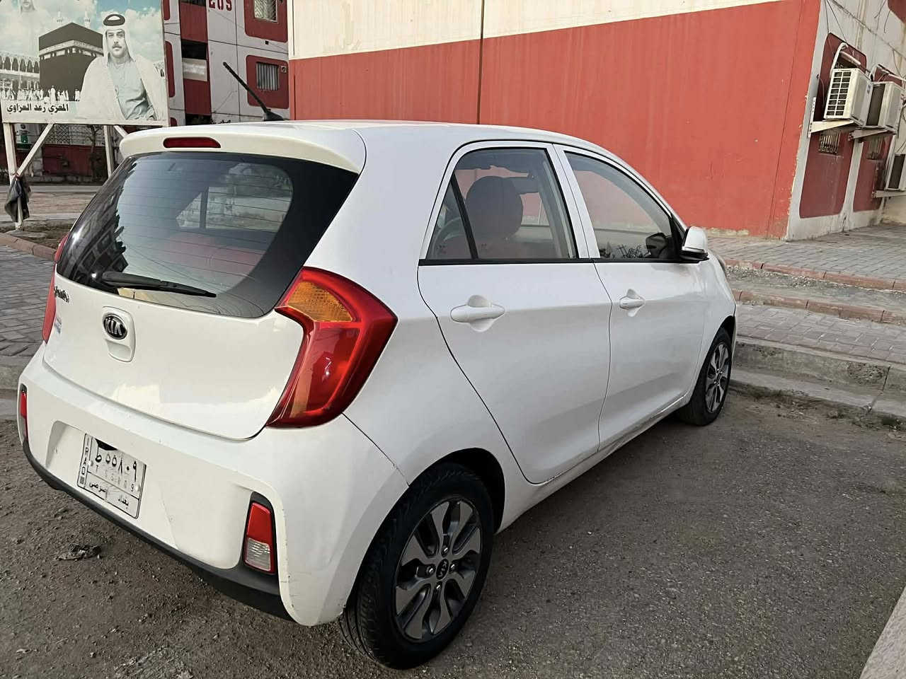 كيا بيكانتو ٢٠١٧ وارد خليجي
محرك ١٢٠٠ دوش
رقم بغداد 
هزة جديدة و السنوية نافدة لل ٢٠٢٩
ماشية ٩٤ الف و قابل للزيادة
كير و محرك خير من الله و الصيانة الدورية بالوكالة
السيارة جاهزة المواصفة الاعتيادية
كامرا خلفية
شاشة
مري شفط
نصف تحكم ستيرن
السعر 98 و بيها مجال بسيط
للتواصل ***********
