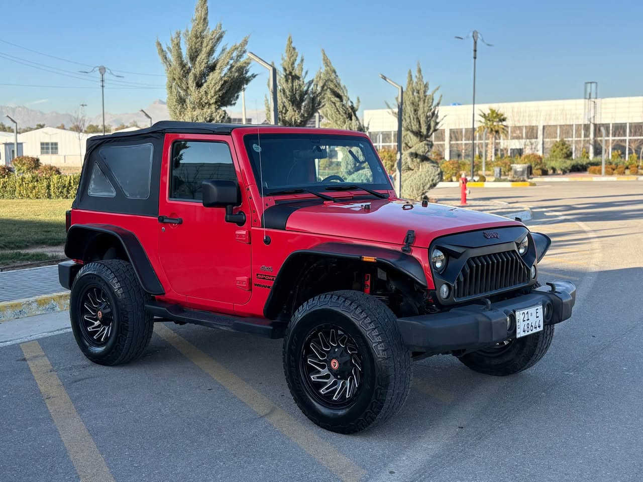 jeep wrangler 2013 
مۆدێل ٢٠١٣ خلیجی سفری شه‌ریكه گێر عادی كه‌شف‌ بێ بۆیاخ بێ سارد بێ شوخوت بێ چاڵ بێ ده‌عم و كراوه‌ سه‌یاره‌كه‌ وه‌ك سفر وایه زۆۆر تازه‌یه‌ مه‌كینه‌ی نه‌كراوه‌ته‌وه‌ تایه‌ی تازه‌ سه‌نه‌وی تازه‌ بێ ته‌قه‌و ره‌قه‌ دینارێ مه‌سره‌فی تیا نیه‌ مه‌كینه‌ی ٣.٦ مه‌رخوب به‌ ناوی خۆمانه‌وه‌یه‌ 
نرخ:١٣٢ مه‌جال
*********** السليمانية, العراق
