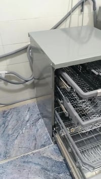 للبيع غسالة صحون ماركة ال جي الموديل الحديث حاليا استخدام قليل جدا الم...