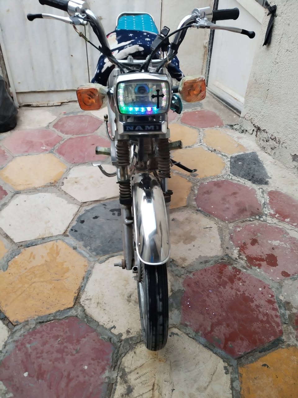 ارشا للبيع دراجه تعمير شاصي نامه ومكينه ارشا دراجه تخبل برغي واحد مذب عليها لله يشهد جاهزه من كلشي ومكفوله من البوكه برغي واحد من محركها ما متحرك  لايت اشاير شغاله محرك 21 تجي تفحص وتقتنع يله تشتري. د دراجه كلك مابيها اوراق لان غراضها لميتهن لم رايدها 375وبيها مجال بسيط. *********** واتساب موجود
